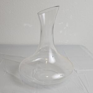 Elegant Clear Glass Decanter